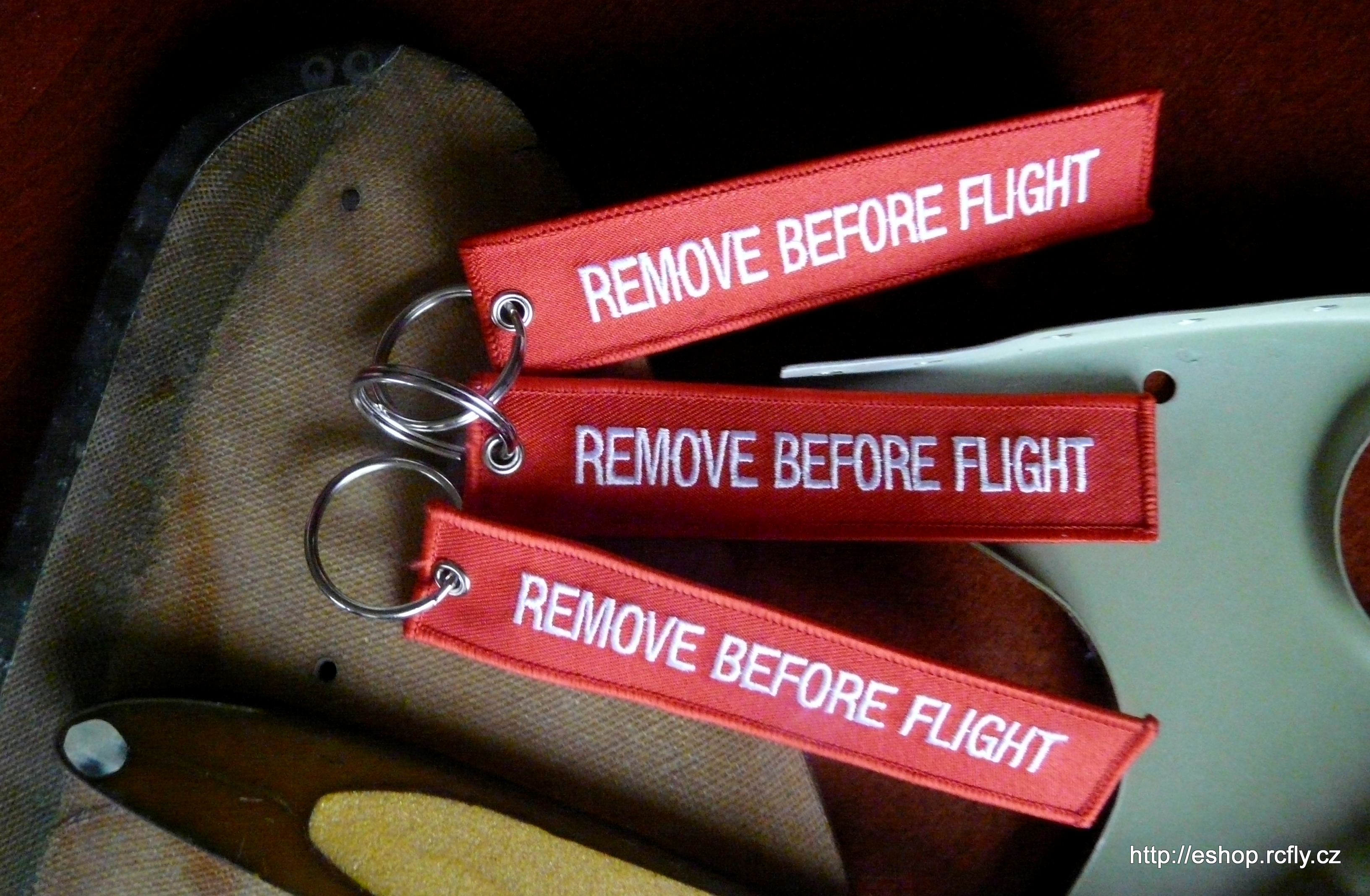 REMOVE BEFORE FLIGHT- klíčenka